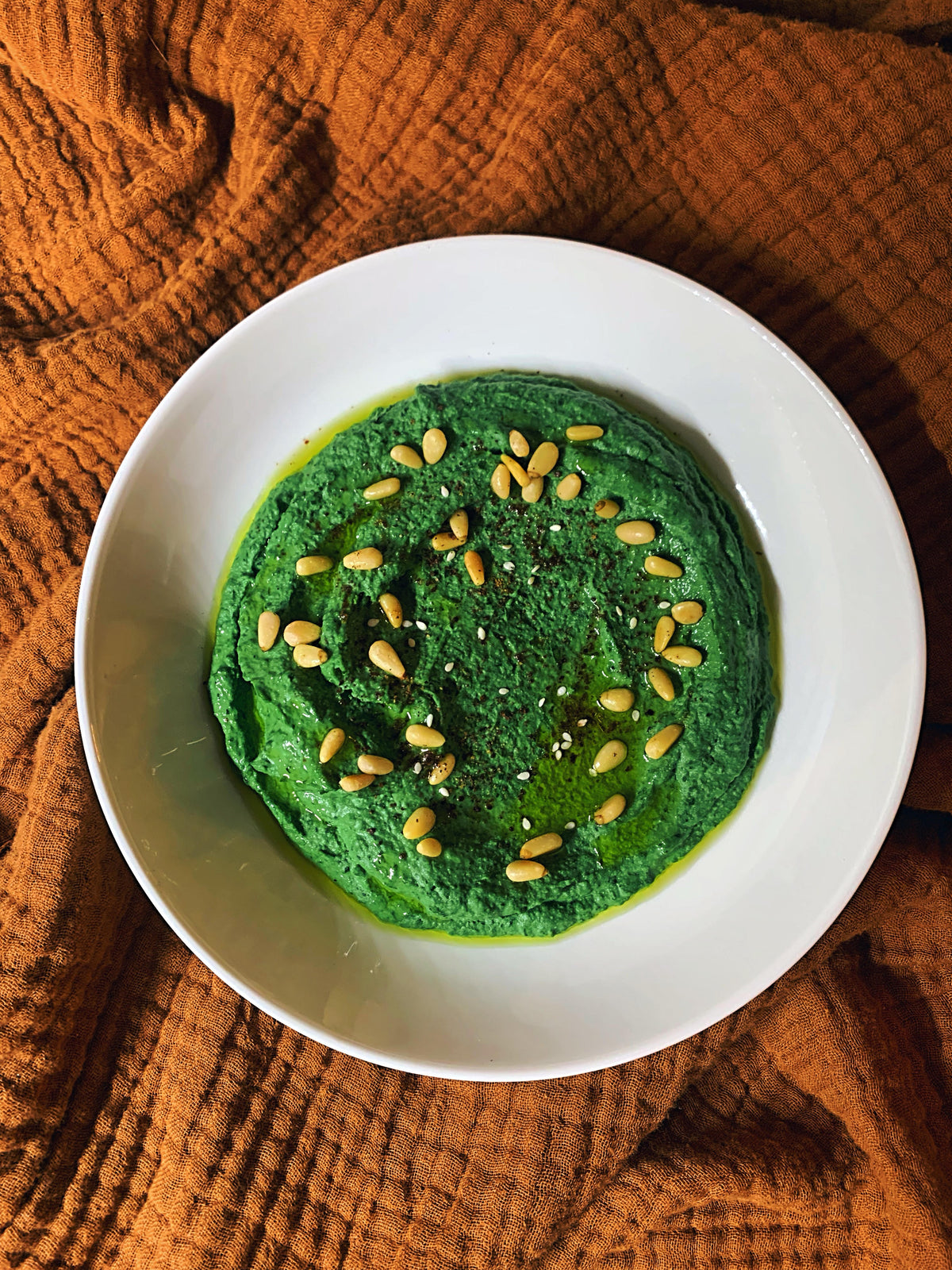 Lemon and Spinach Spirulina Hummus | We Are The New Farmers